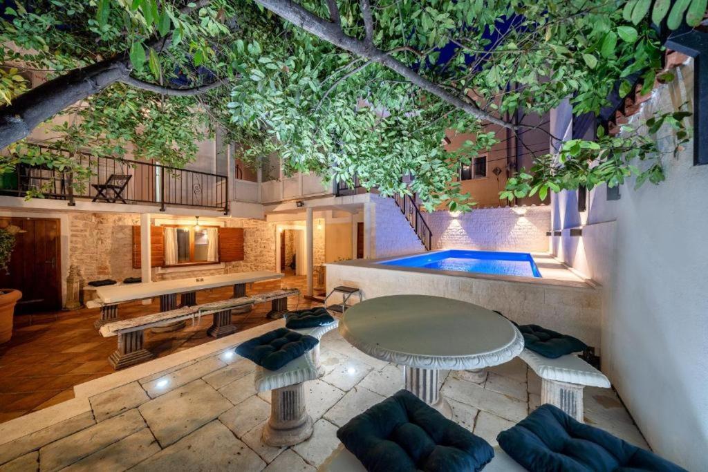 Heritage Residence In Center With Pool- Apartments Vodice Exterior foto