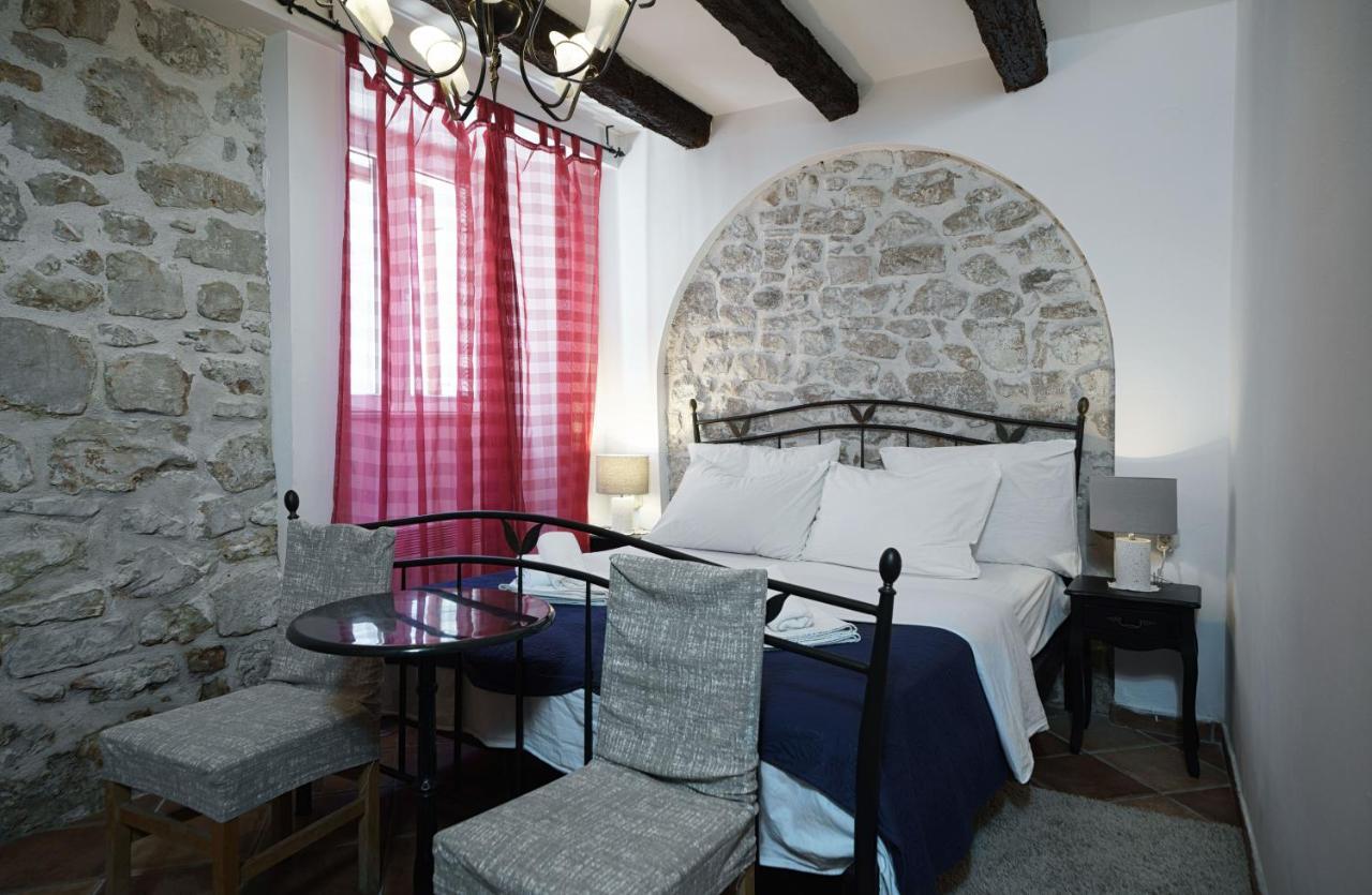 Heritage Residence In Center With Pool- Apartments Vodice Zimmer foto